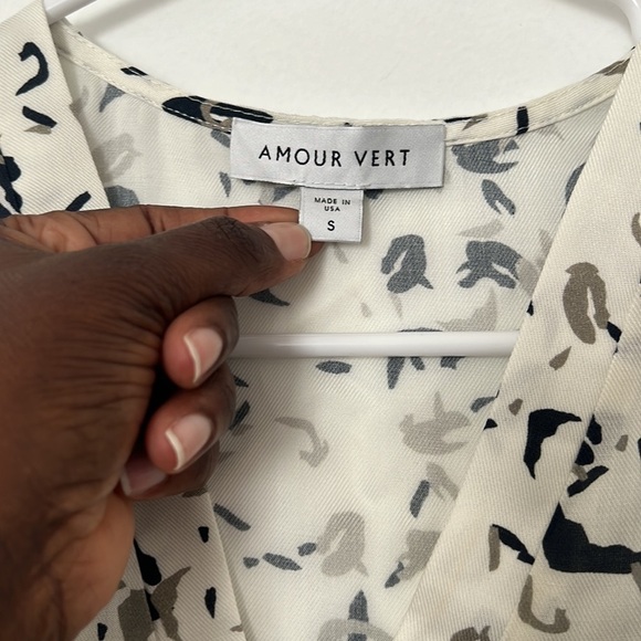 Amour Vert Top Size Small in Cream and Navy 100% Tencel - Picture 3 of 5